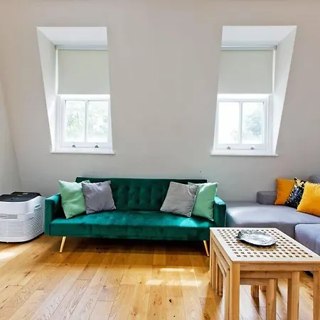 Cute 1Bed Duplex Kensington No5 Apartment